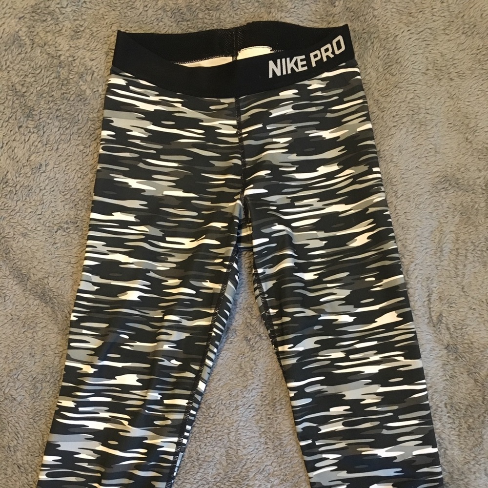 Nike Pro Camo Crop Leggings Tights (Capris)